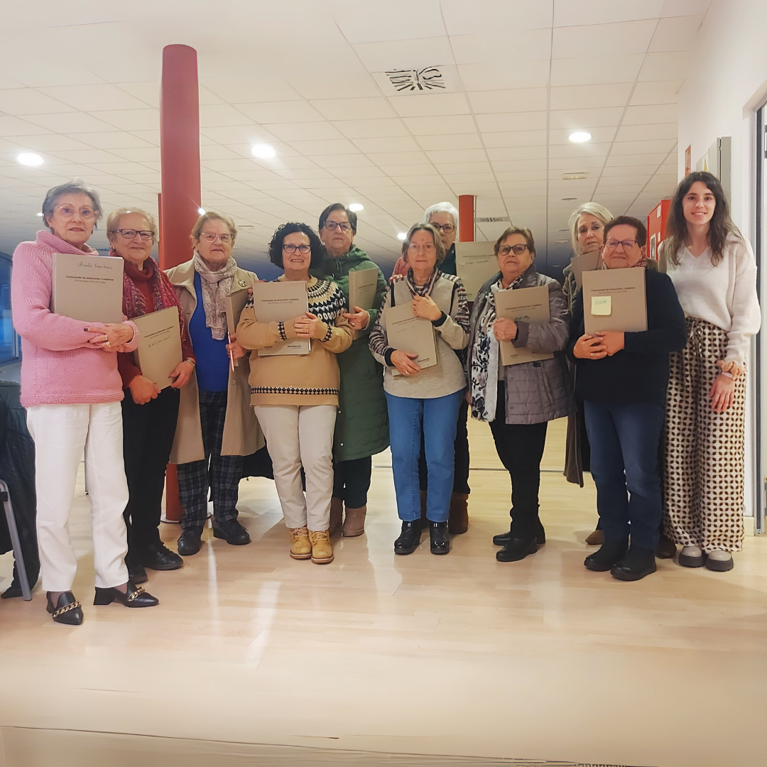 Imagen de un grupo de mujeres participantes en el programa "Conociendo las emociones"