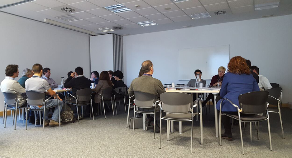 Grupo de trabajo en taller proyecto Falco