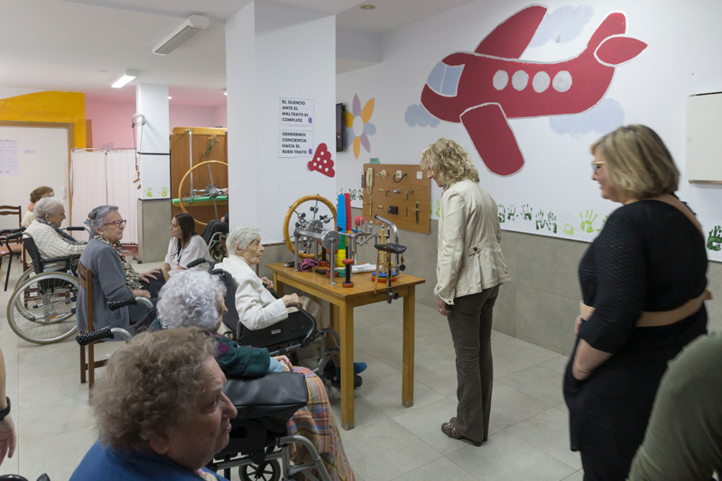 Eva Díaz Tenazos en una visita al centro residencial San Cándido. Foto: Lara Revilla