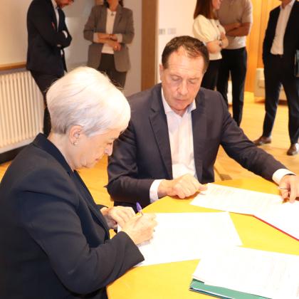 Fotografía de la firma del Convenio Matia con Rural Kutxa